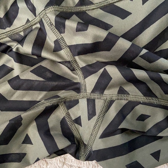 Lululemon Wunder Under Crop II leggings Pants. Size 6 - Picture 10 of 11